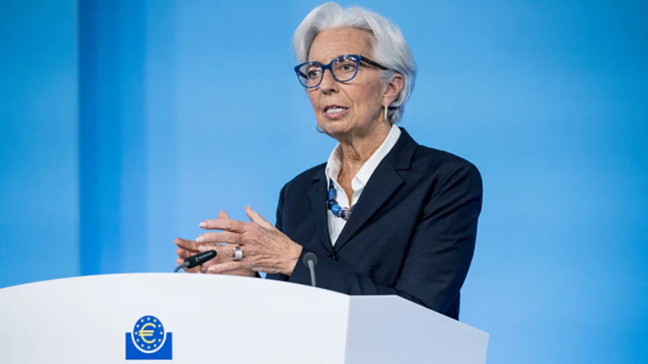 西欧各大国领导人，现在没一个好过的。已经持续三周的暴力抗议活动，让法国总统马克龙现在如坐针毡，骑虎难下。马克龙可能采取紧急减税措施来平息暴力抗议，但代价可能是加剧该国的预算赤字。