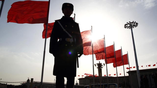 中国股市的投资者自国庆长假后热情高涨,助推中国股票市值自2015年以来首次突破10万亿美元。