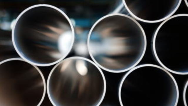 17日，沥青期货主力1906合约小幅高开后，受空头减仓影响，期价振荡反弹。此时，部分多头借机获利离场，期价略有回落。之后，多空陷入胶着，期价呈小区间波动，日内...