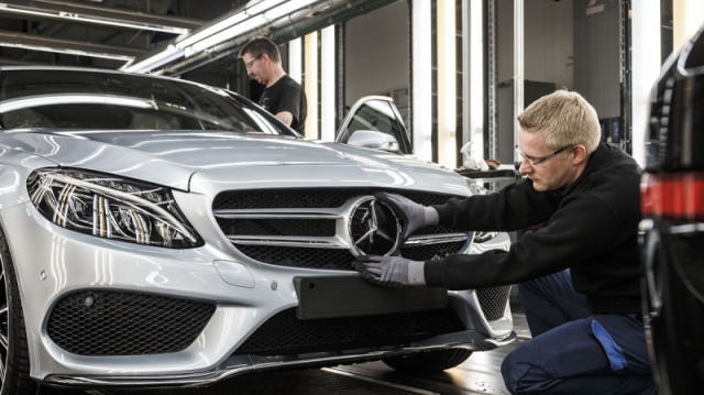 当地时间上周六在德国慕尼黑举行的安全会议上，德国总理默克尔强有力地反驳了美国呼吁欧洲盟国退出伊朗核协议的要求，并积极维护了多边机构的作用。