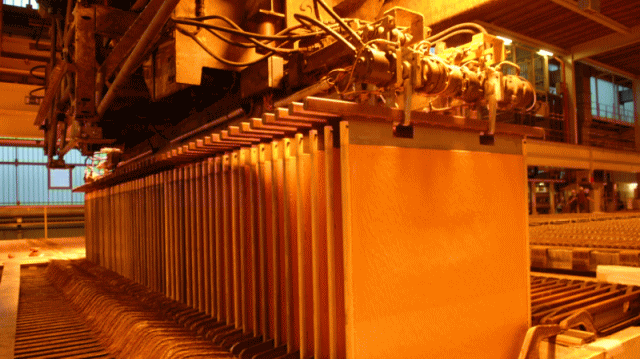 中国股市的投资者自国庆长假后热情高涨，助推中国股票市值自2015年以来首次突破10万亿美元。