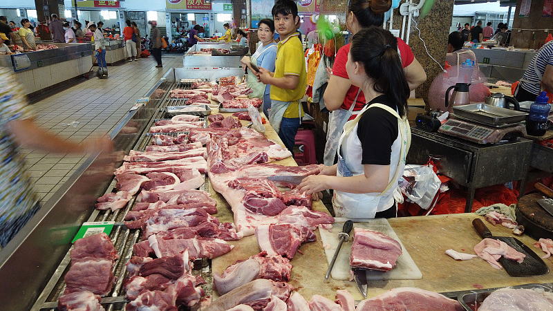 中国股市的投资者自国庆长假后热情高涨,助推中国股票市值自2015年以来首次突破10万亿美元。