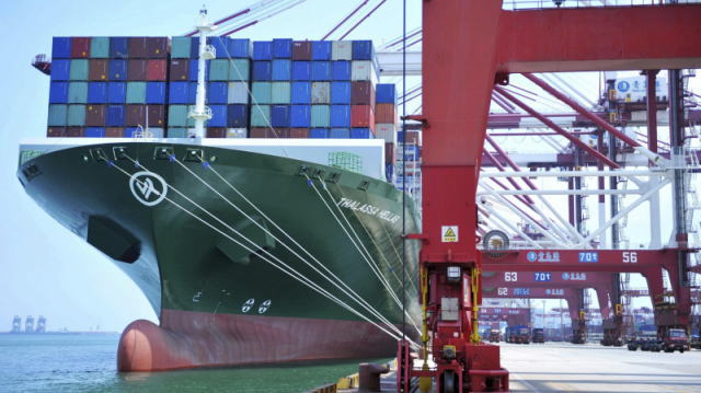 中国股市的投资者自国庆长假后热情高涨,助推中国股票市值自2015年以来首次突破10万亿美元。