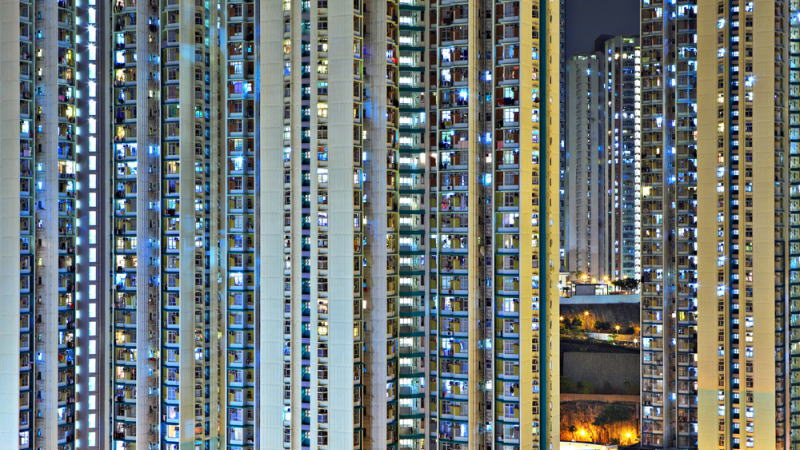 中国股市的投资者自国庆长假后热情高涨,助推中国股票市值自2015年以来首次突破10万亿美元。