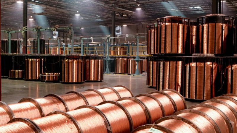 17日,沥青期货主力1906合约小幅高开后,受空头减仓影响,期价振荡反弹。此时,部分多头借机获利离场,期价略有回落。之后,多空陷入胶着,期价呈小区间波动,日内...