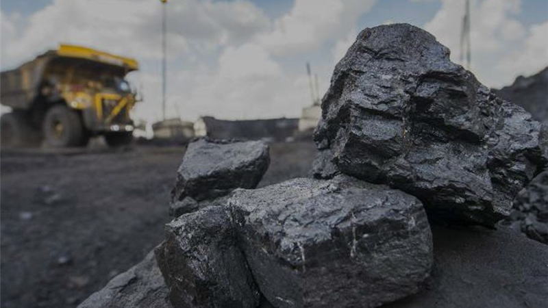 17日,沥青期货主力1906合约小幅高开后,受空头减仓影响,期价振荡反弹。此时,部分多头借机获利离场,期价略有回落。之后,多空陷入胶着,期价呈小区间波动,日内...