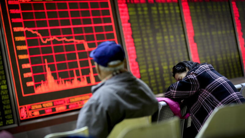 中国股市的投资者自国庆长假后热情高涨,助推中国股票市值自2015年以来首次突破10万亿美元。