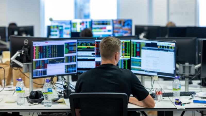 美国股市最新消息，盘中美股突发重大资讯，道指期货，纳斯达克指数，标准普尔指数，怎么开户，最新消息，牛市行情能否延续，再通胀交易