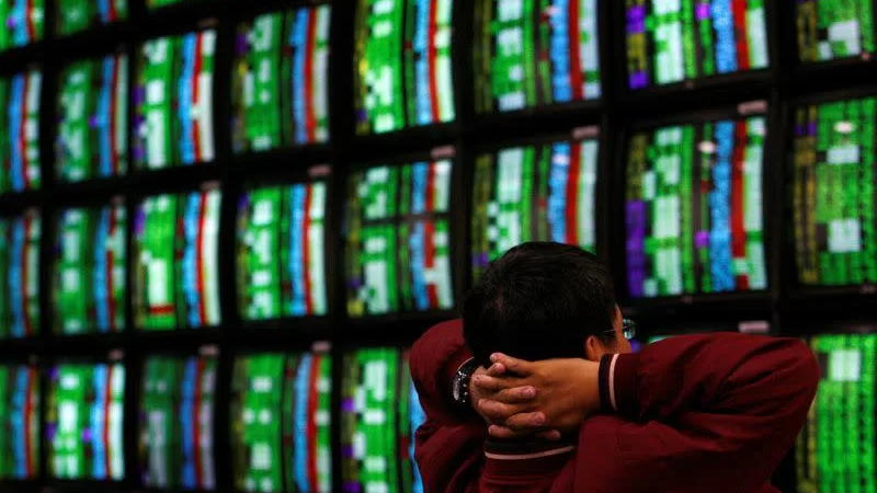 中国股市的投资者自国庆长假后热情高涨，助推中国股票市值自2015年以来首次突破10万亿美元。