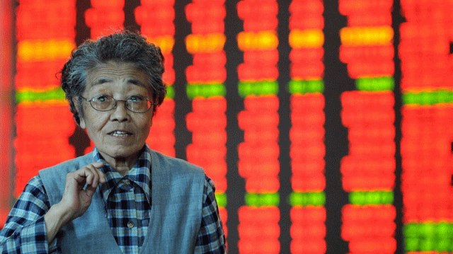 中国股市的投资者自国庆长假后热情高涨，助推中国股票市值自2015年以来首次突破10万亿美元。